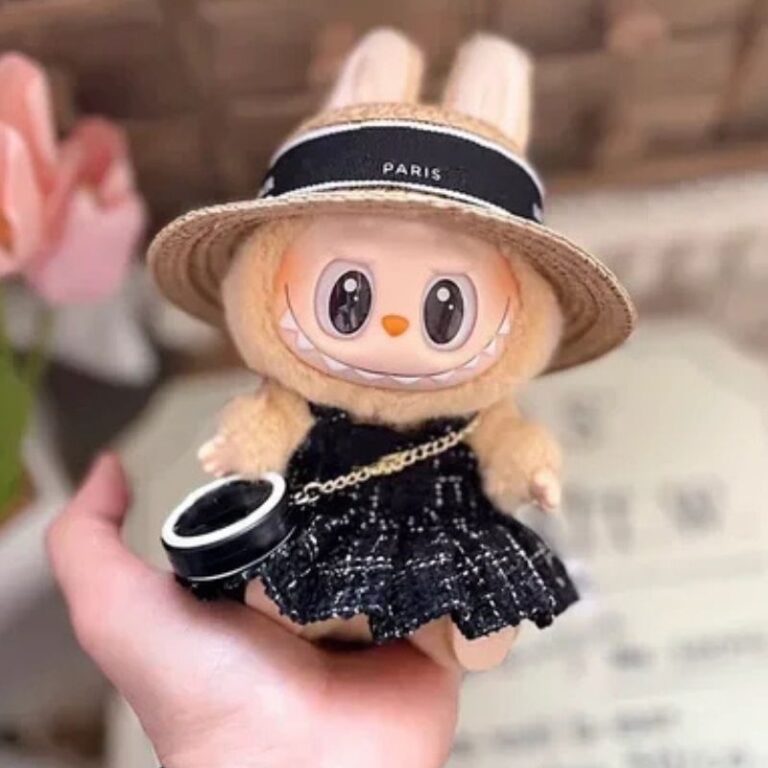 Robe de Couturier pour Labubu – Mini Tenue Chic Inspirée Chanel