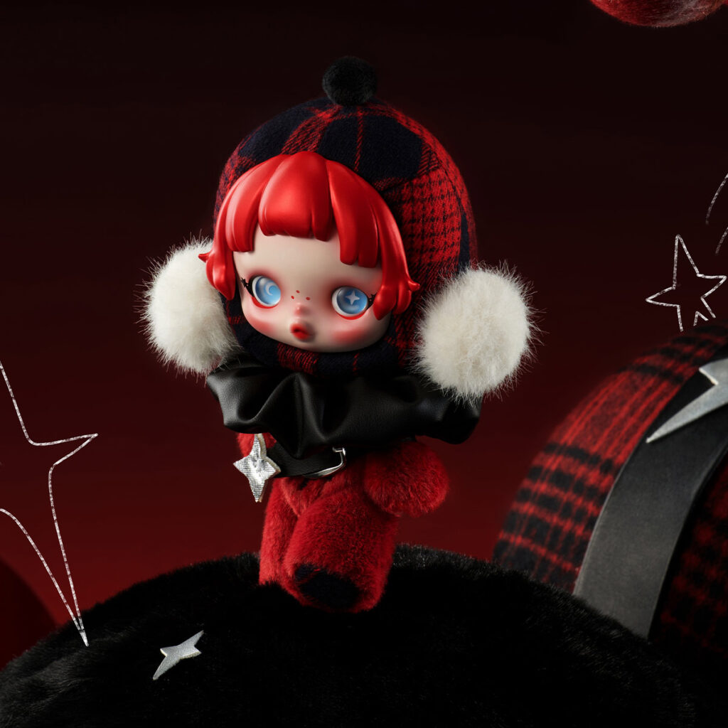 SKULLPANDA Rock On peluche collection Winter Symphony, bonnet tartan, cheveux roux, corps rouge