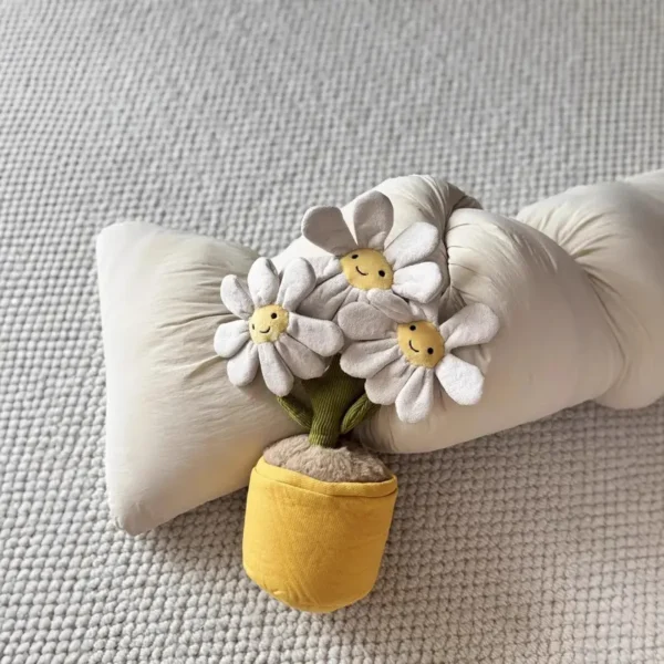 Peluche Marguerite décoration, 3 fleurs souriantes blanches, pot jaune